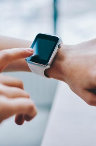Smartwatch a smartband – czym się różnią?