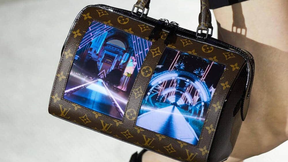 Louis Vuitton będzie sprzedawał torebki z dwoma, elastycznymi ekranami