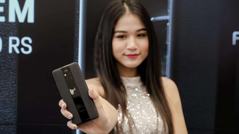 Huawei ma problem, bo Facebook blokuje możliwość fabrycznej preinstalacji aplikacji