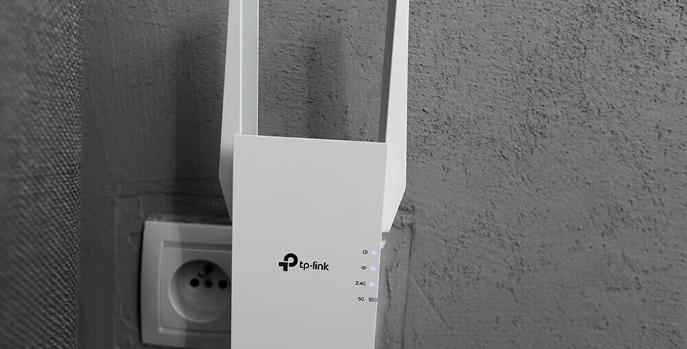 Tp-Link RE505X - wzmacniacz sygnału WiFi podłączony do gniazdka