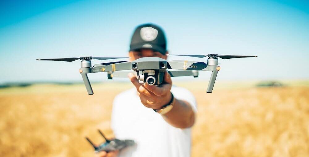 Dron startujący z ręki