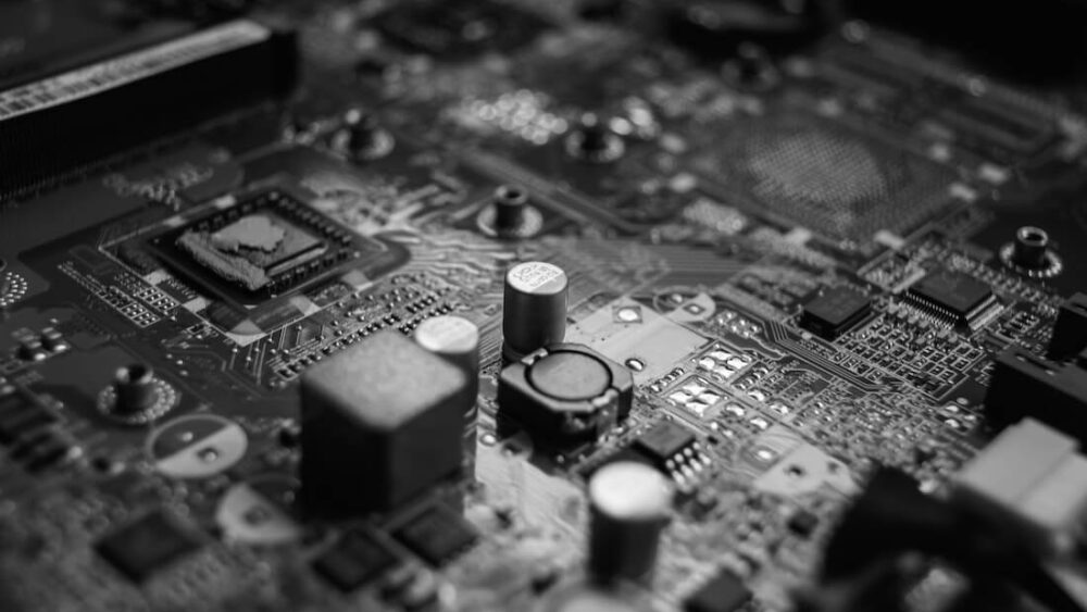 Odzyskiwanie złota i innych metali szlachetnych z elektroniki – jak, dlaczego i ile można zarobić?