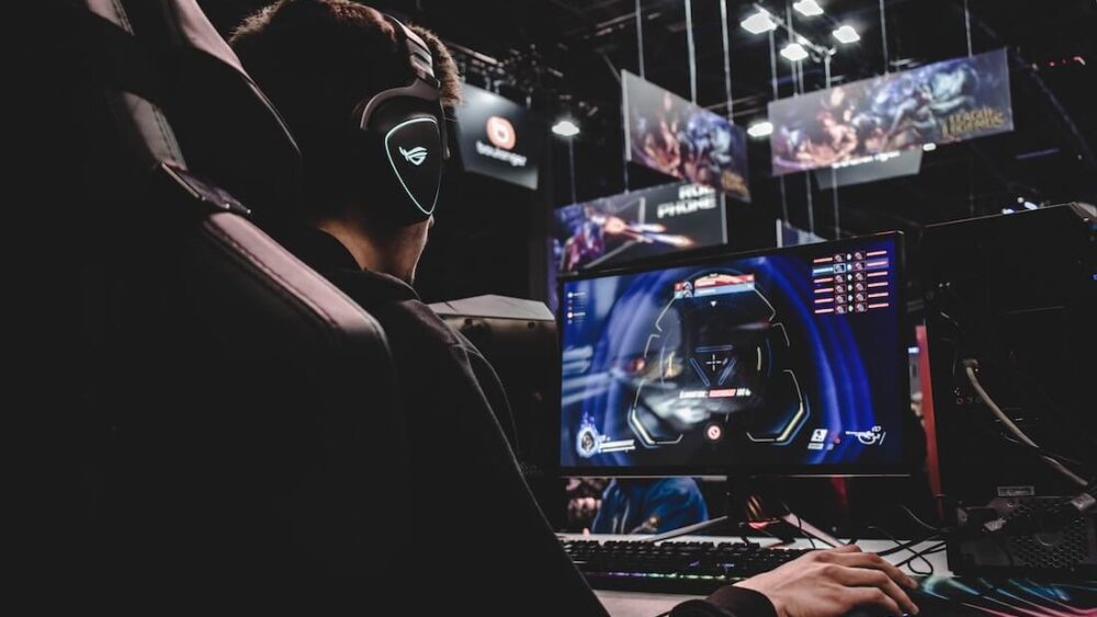 e-sportowcy łamią stereotyp graczy i innych osób siedzących długo przed komputerem