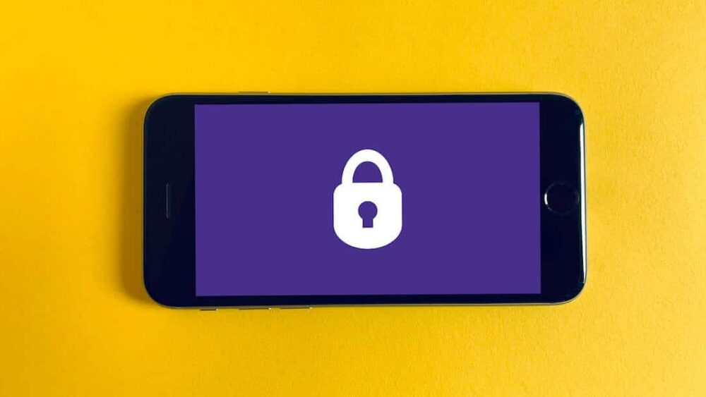 iPhone z kłódką bezpieczeństwa