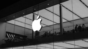 Logo Apple na witrynie sklepu
