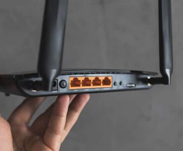 Router TP-Link MR600 V2 - porty i przyciski z tyłu