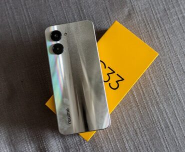 realme C33 oraz jego pudełko