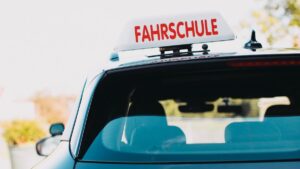 Niemiecka szkoła nauki jazdy (fahrschule)
