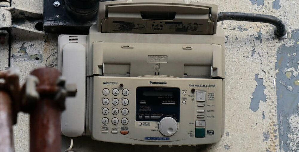 AI przez fax? W Niemczech to działa — i możesz z tego skorzystać